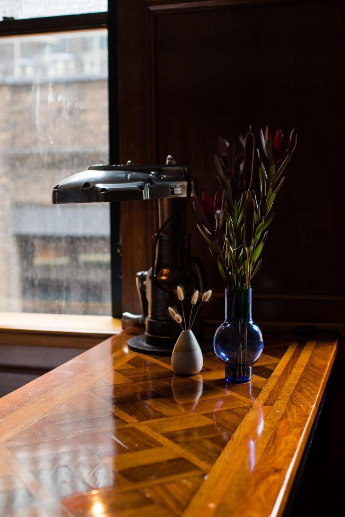 The Old Clare By Ode Hotels Sydney Kültér fotó A 1930s-era desk lamp