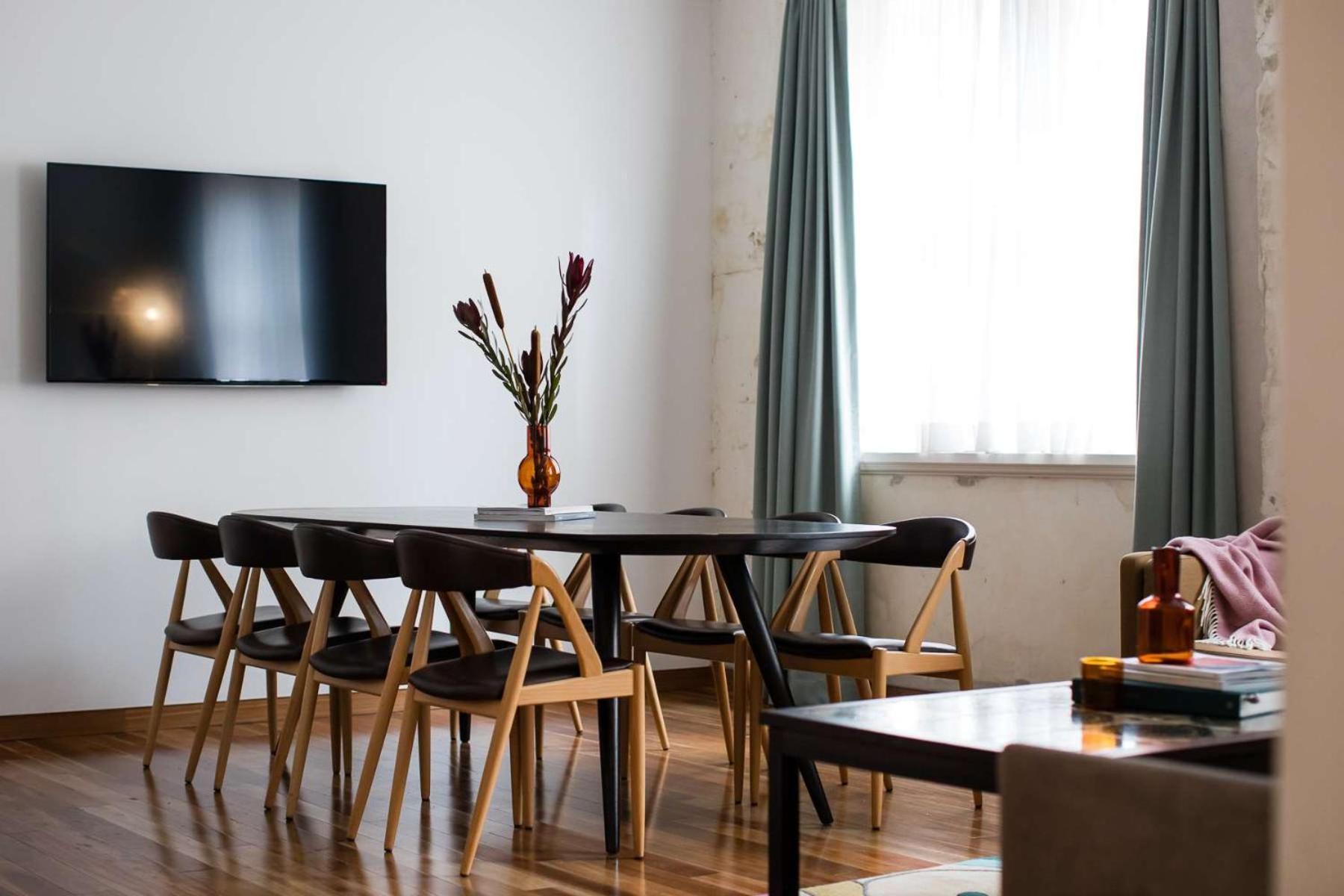 The Old Clare By Ode Hotels Sydney Kültér fotó A living room in a shared apartment