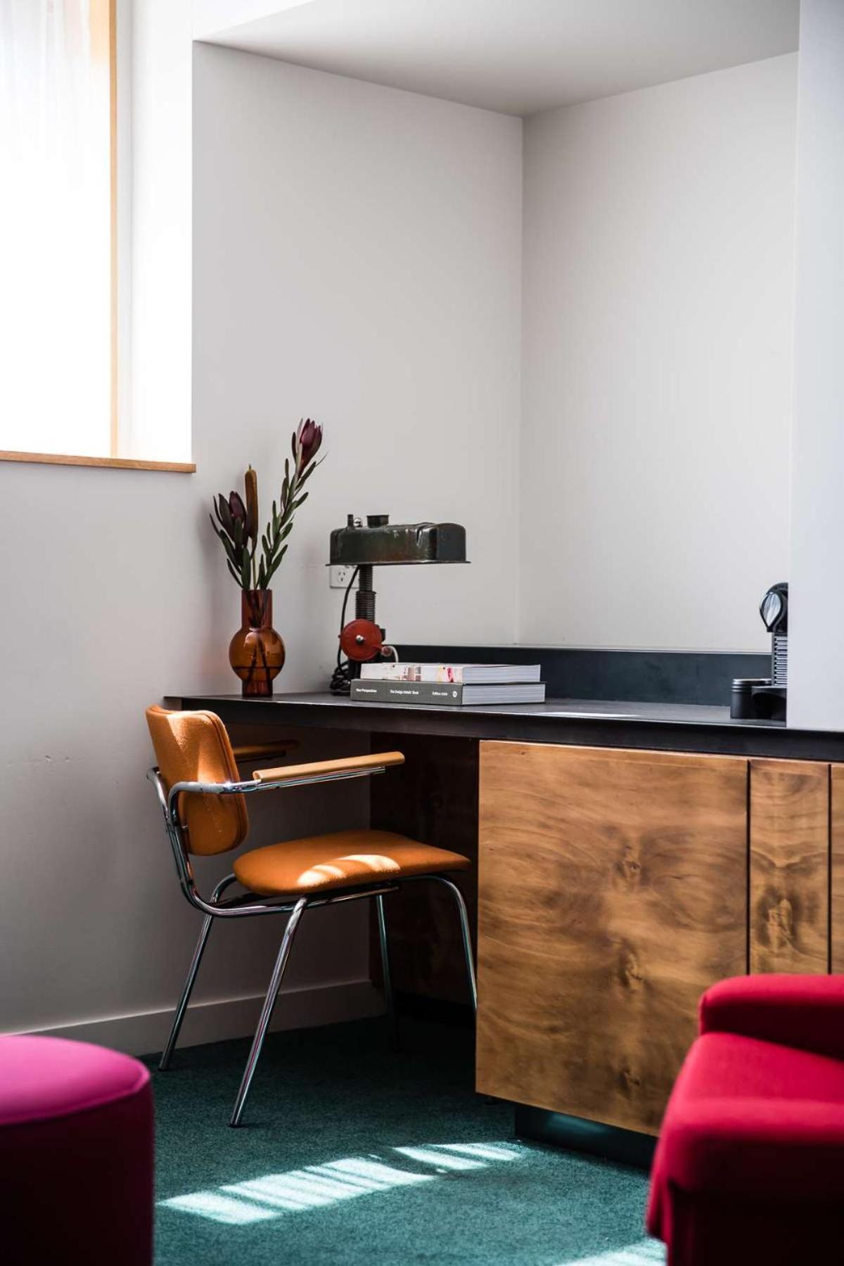 The Old Clare By Ode Hotels Sydney Kültér fotó A desk with a built-in lamp